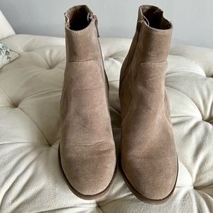 LIKE NEW! Dr. Scholls Faux Tan Suede Bootie -sz 7.5 fits like 6.5-Worn ONCE